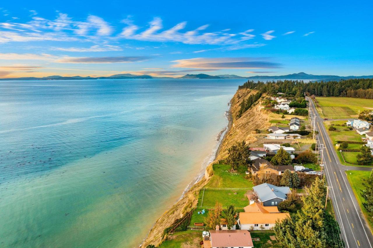 @ Marbella Lane - Wave House, Your Oceanfront Retreat! Ferienhaus Oak Harbor