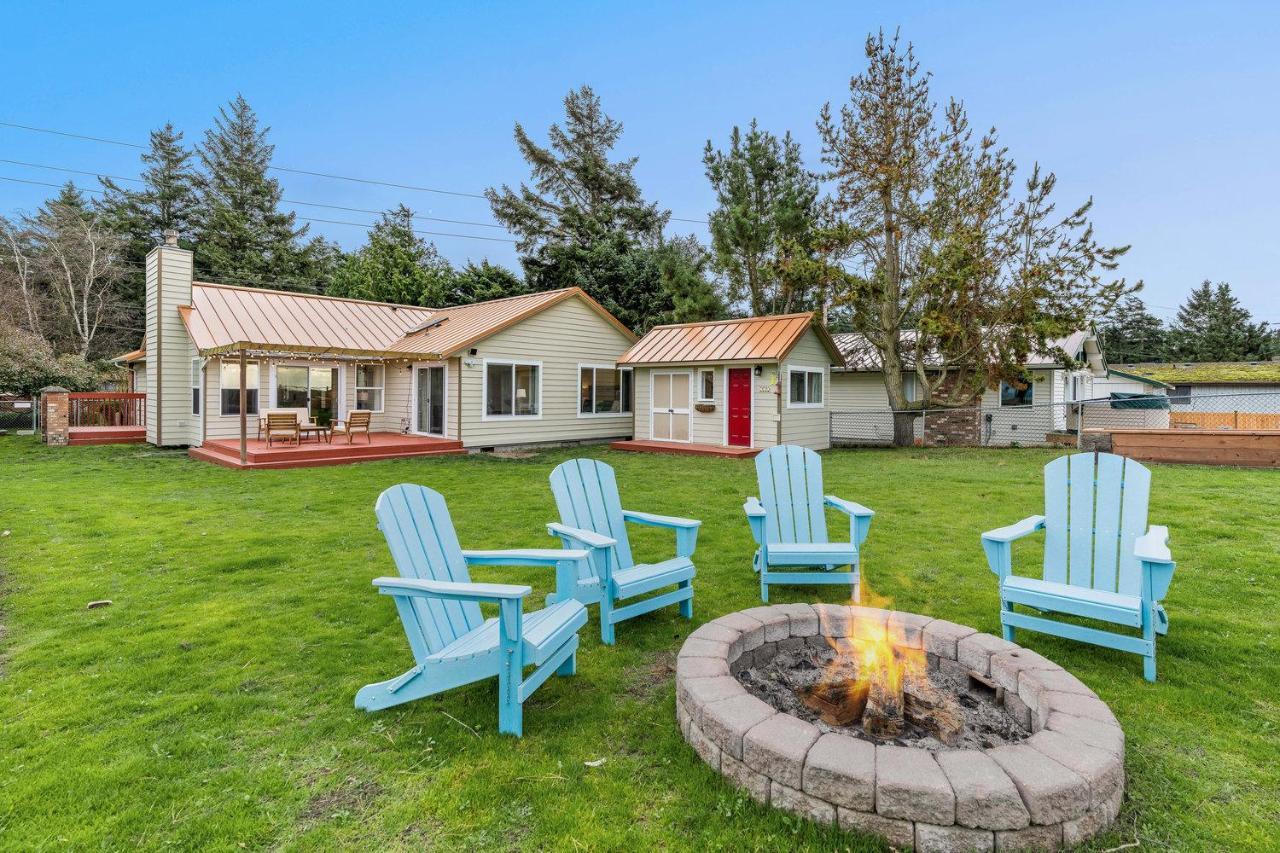 @ Marbella Lane - Wave House, Your Oceanfront Retreat! Ferienhaus Oak Harbor