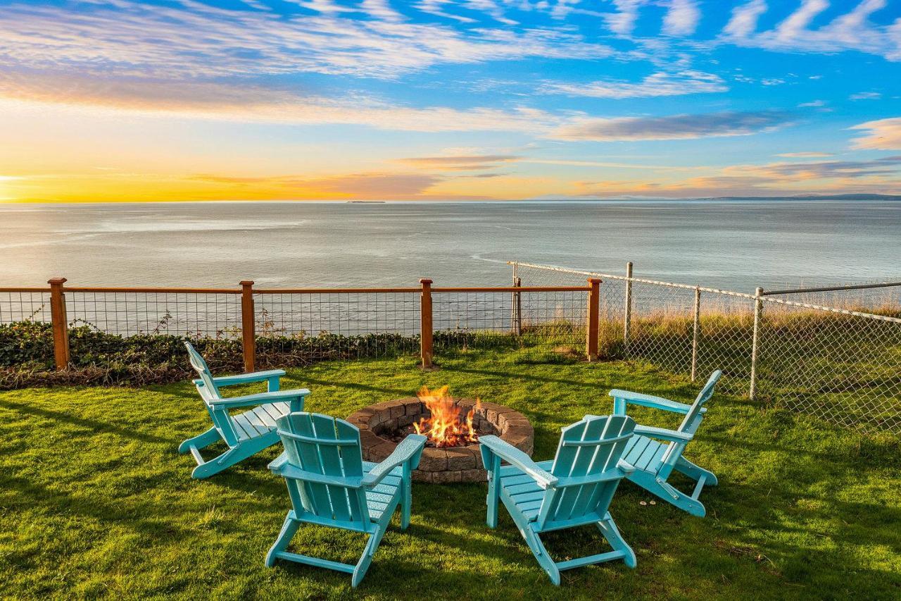 @ Marbella Lane - Wave House, Your Oceanfront Retreat! Ferienhaus Oak Harbor