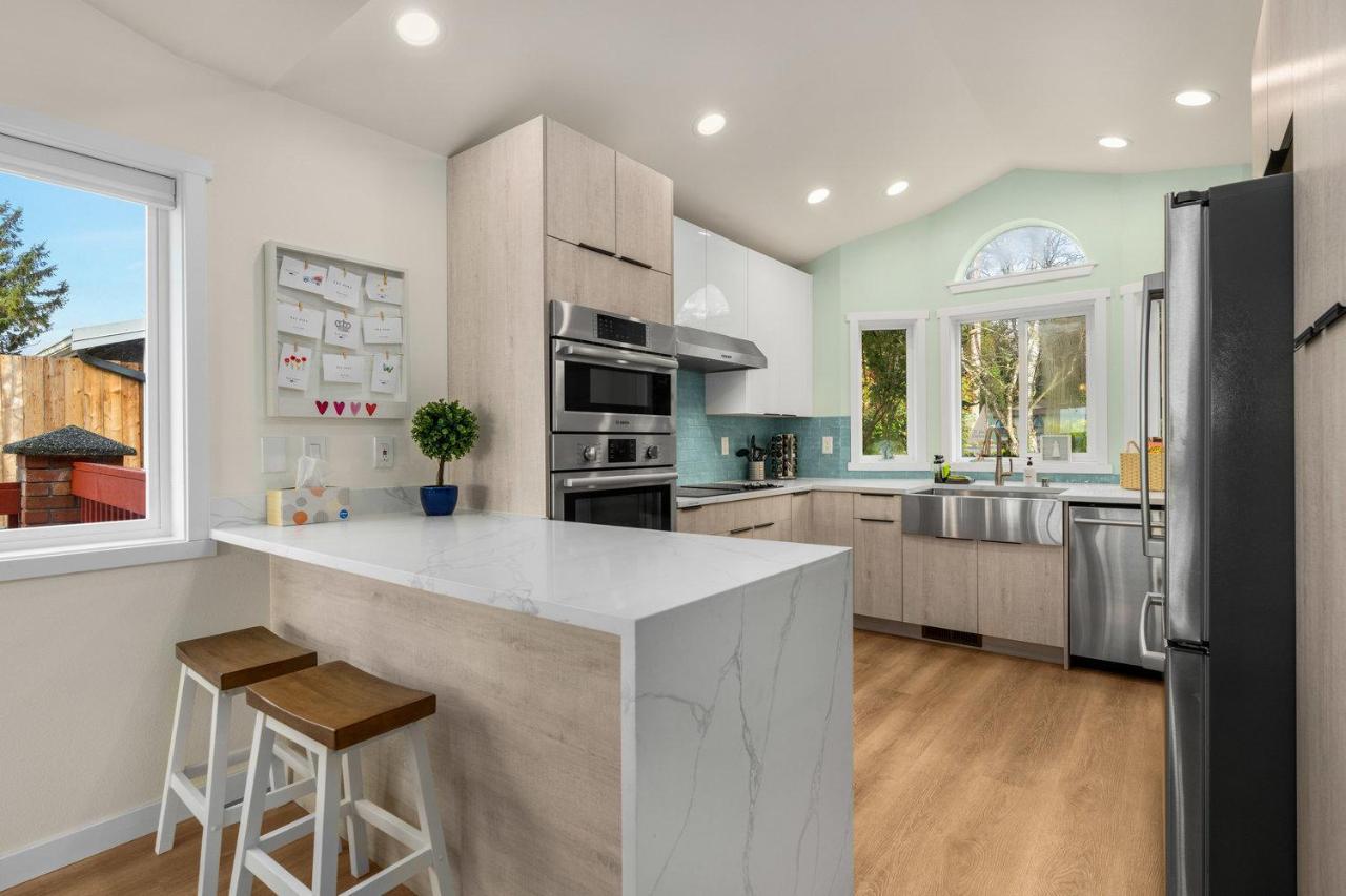 @ Marbella Lane - Wave House, Your Oceanfront Retreat! Ferienhaus *