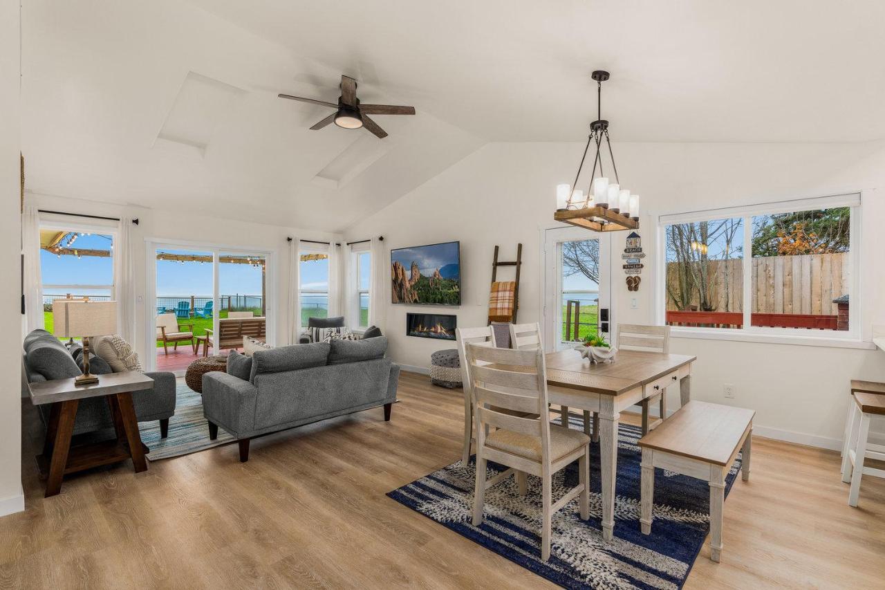 Holiday home @ Marbella Lane - Wave House, Your Oceanfront Retreat! Oak Harbor