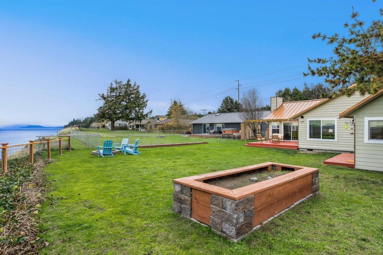 Holiday home @ Marbella Lane - Wave House, Your Oceanfront Retreat! Oak Harbor