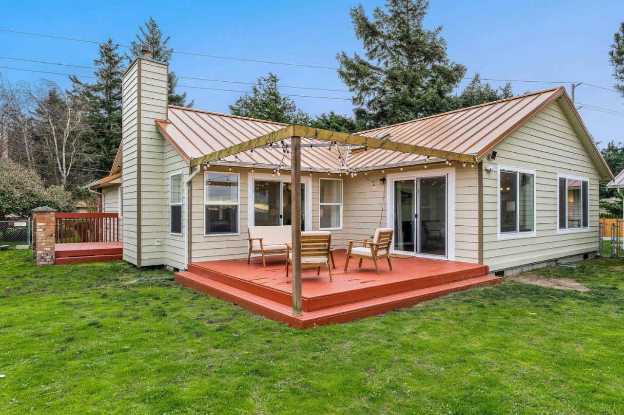 @ Marbella Lane - Wave House, Your Oceanfront Retreat! * Oak Harbor