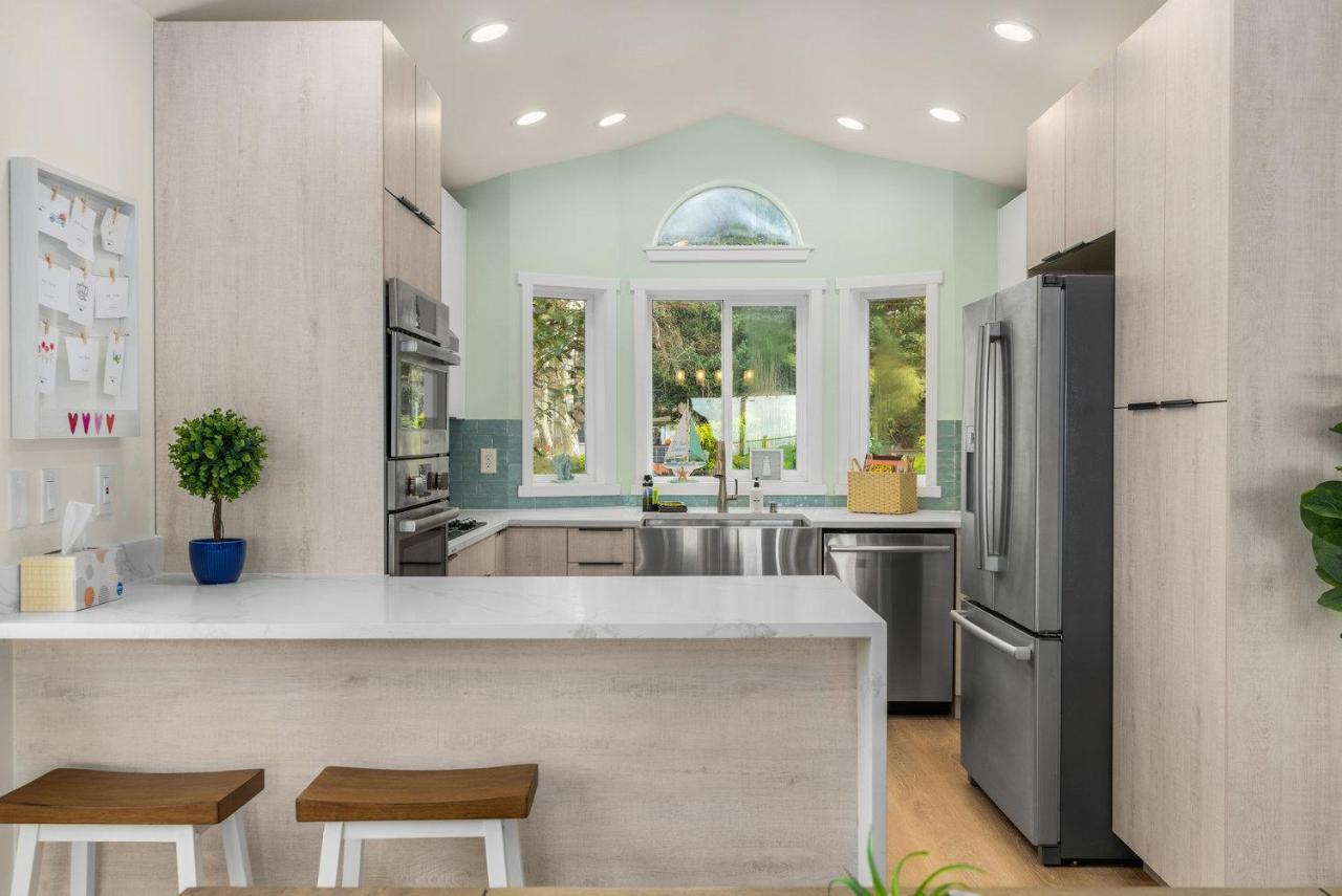 @ Marbella Lane - Wave House, Your Oceanfront Retreat! * Oak Harbor