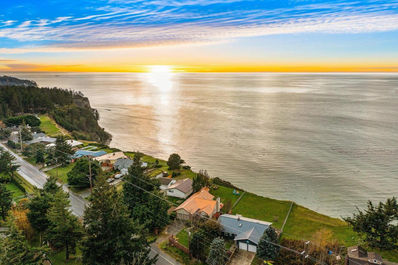 @ Marbella Lane - Wave House, Your Oceanfront Retreat! Oak Harbor