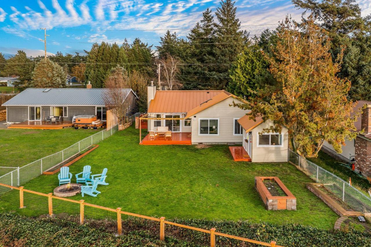 @ Marbella Lane - Wave House, Your Oceanfront Retreat! * Oak Harbor
