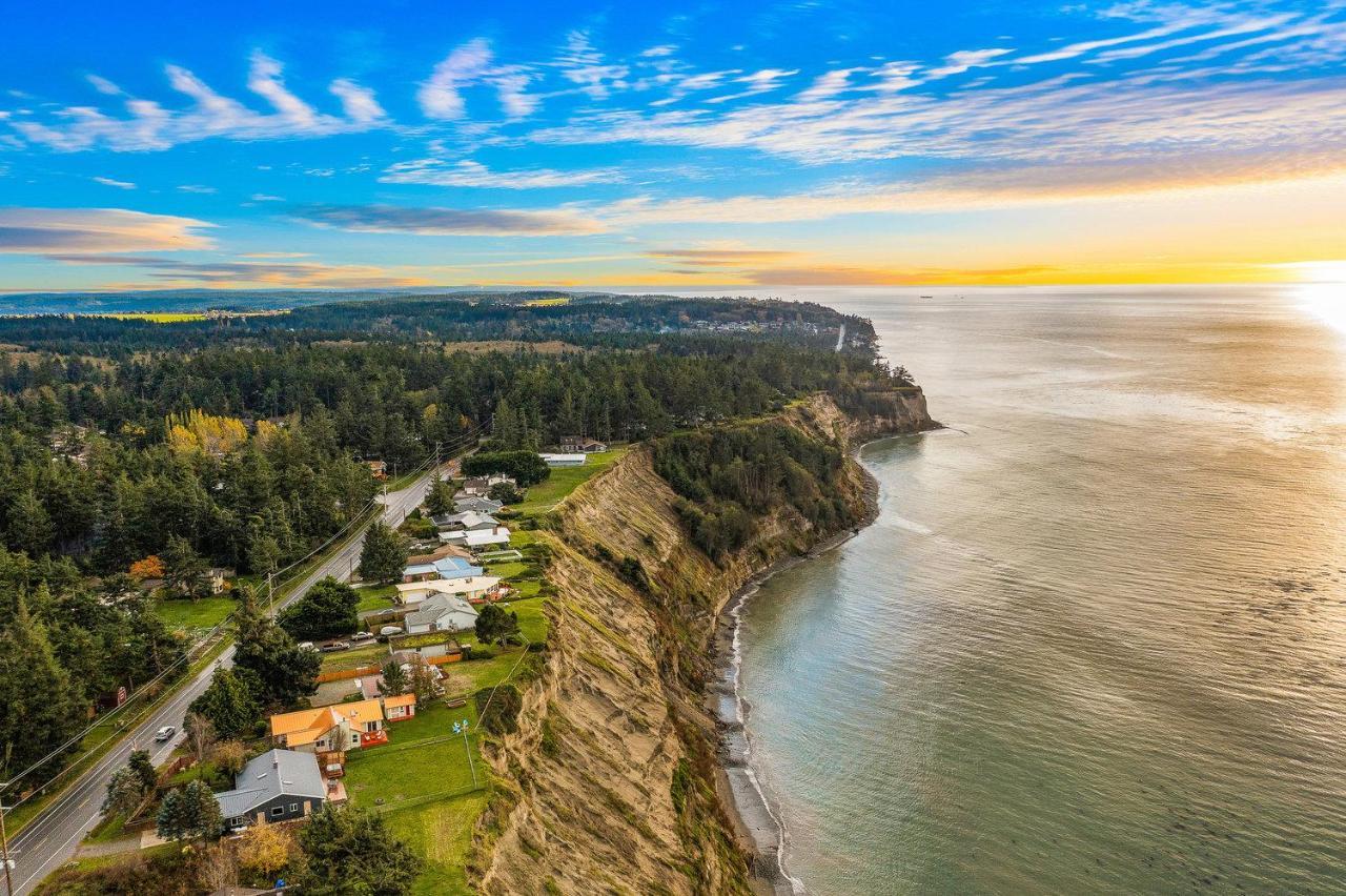@ Marbella Lane - Wave House, Your Oceanfront Retreat! Oak Harbor